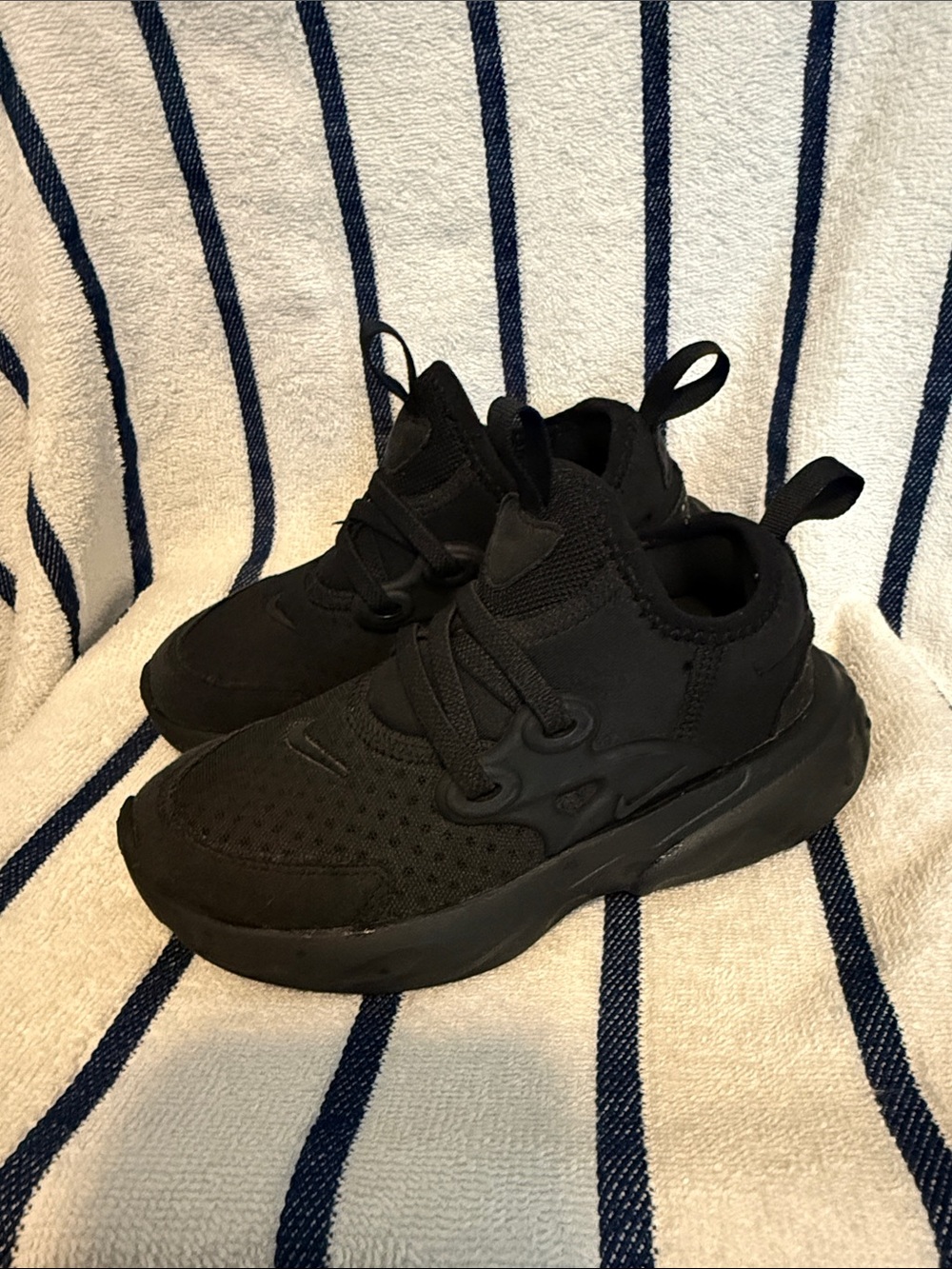Nike Kids Black Sneakers